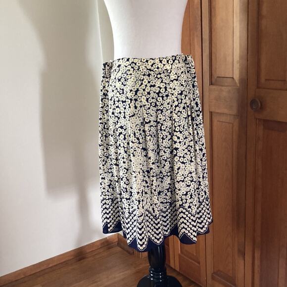 Talbots Daisy Print Chiffon Full Skirt, Size 6P - Picture 3 of 8